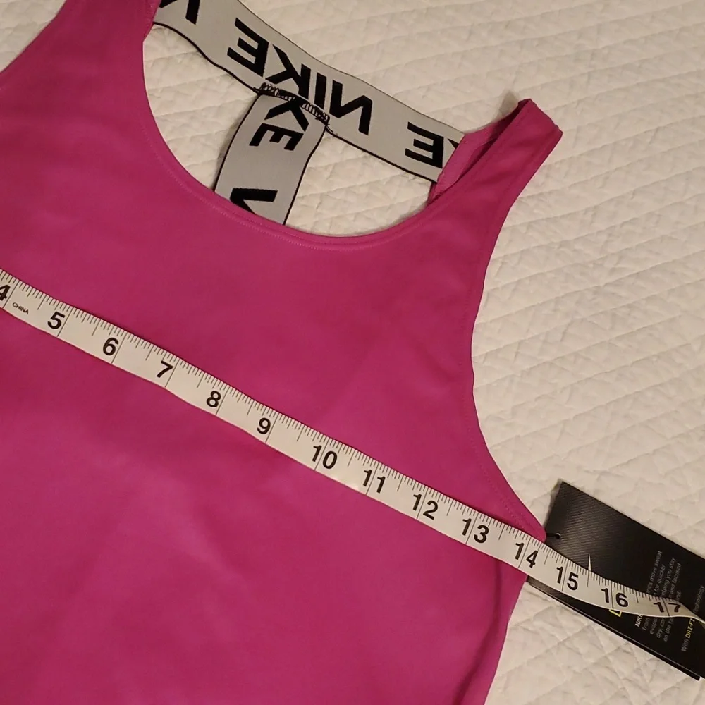 💓Nike Athletic Top - Picture 7 of 11